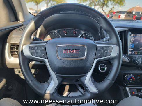 Used 2024 GMC Terrain SLT w/ Infotainment Package II image 18