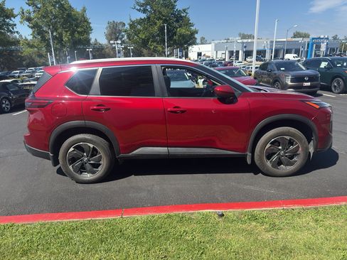 Certified 2024 Nissan Rogue SV w/ SV Premium Package AWD/4WD image 4