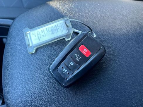 Used 2025 Toyota RAV4 XLE image 22