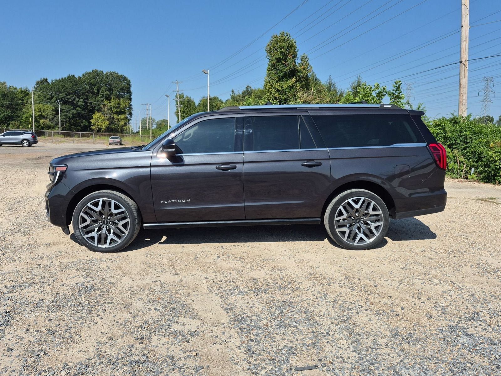 Used 2025 Ford Expedition Max Platinum w/ Platinum Ultimate Package AWD/4WD image 2