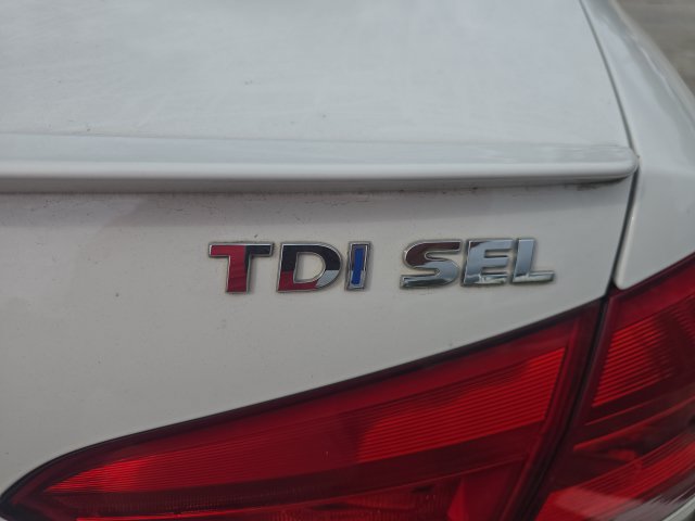 Used 2014 Volkswagen Passat TDI SEL Premium FWD image 7