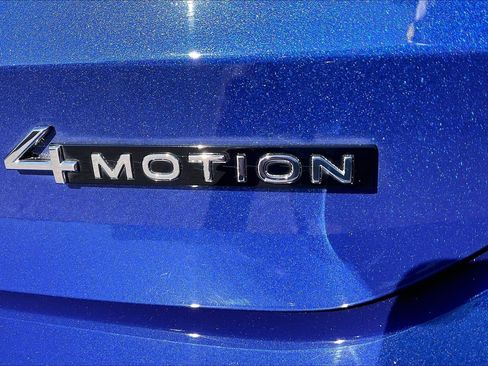 Certified 2022 Volkswagen Taos SE w/ Panoramic Sunroof Package image 7