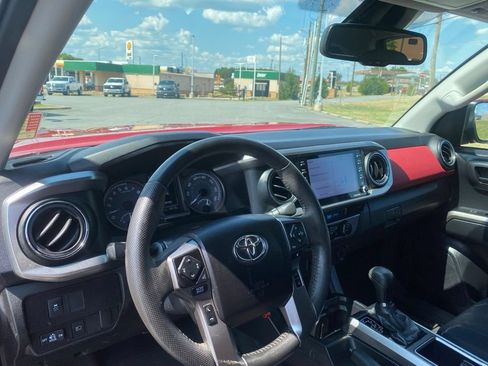 Used 2021 Toyota Tacoma SR5 w/ Technology Package AWD/4WD image 11