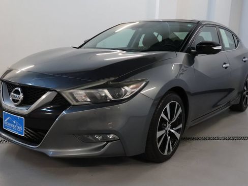 Used 2017 Nissan Maxima Platinum w/ Interior Lighting Package FWD image 3