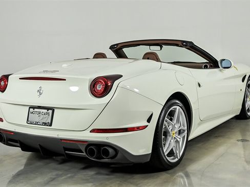 Used 2017 Ferrari California T RWD image 10