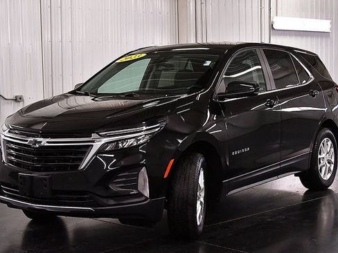 Used 2023 Chevrolet Equinox LT image 3