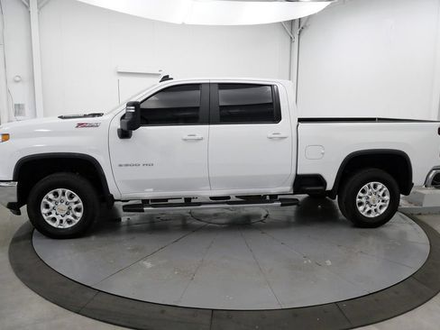 Used 2025 Chevrolet Silverado 2500 LT AWD/4WD image 4