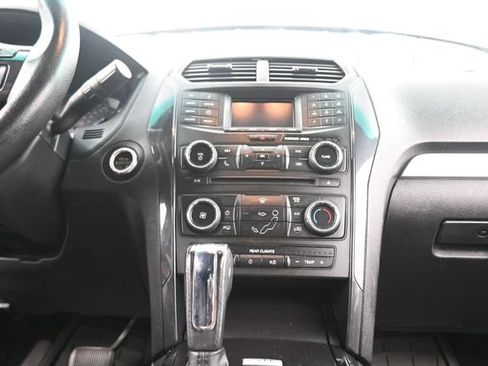 Used 2017 Ford Explorer XLT AWD/4WD image 23