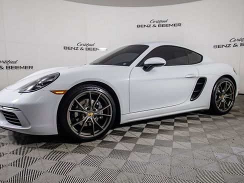 Used 2022 Porsche 718 Cayman RWD image 9