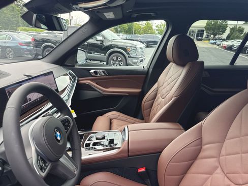 Used 2024 BMW X5 xDrive40i w/ Premium Package AWD/4WD image 2
