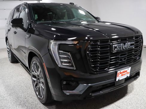 Used 2025 GMC Yukon Denali Ultimate AWD/4WD image 6