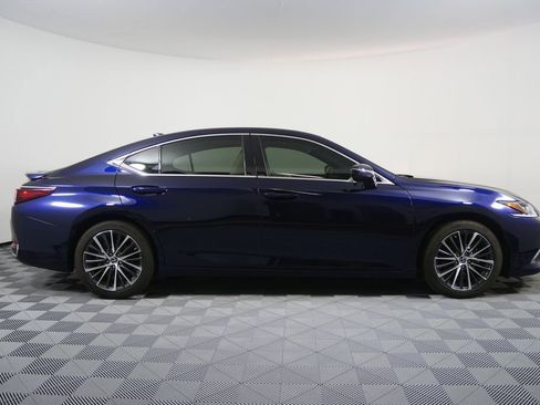 Used 2025 Lexus ES 300h w/ Premium Package image 2