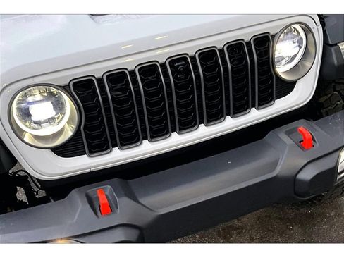 Used 2025 Jeep Gladiator Mojave w/ Safety Group AWD/4WD image 33