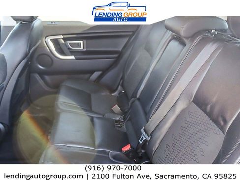 Used 2017 Land Rover Discovery Sport SE image 17