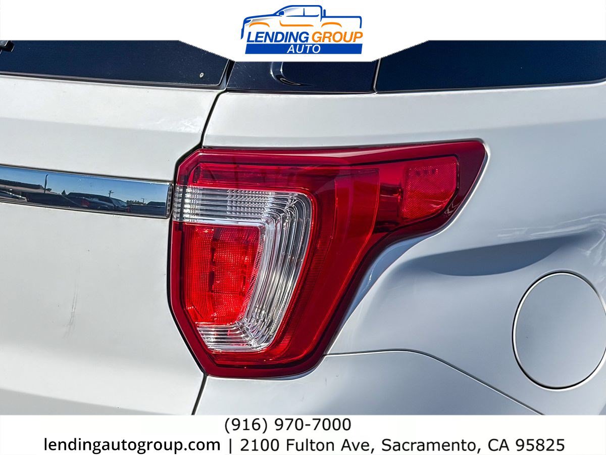 Used 2017 Ford Explorer XLT FWD image 8