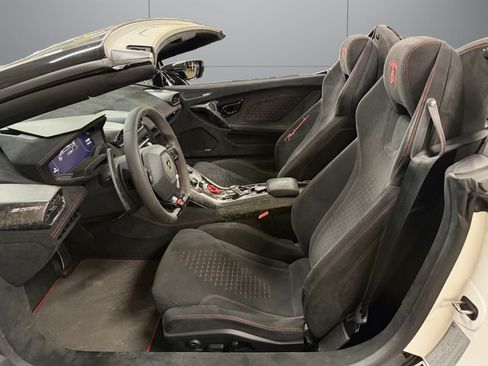 Used 2019 Lamborghini Huracan Performante AWD/4WD image 10