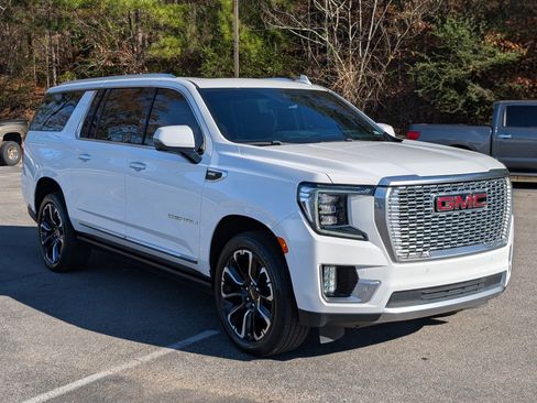 Used 2023 GMC Yukon XL Denali image 11