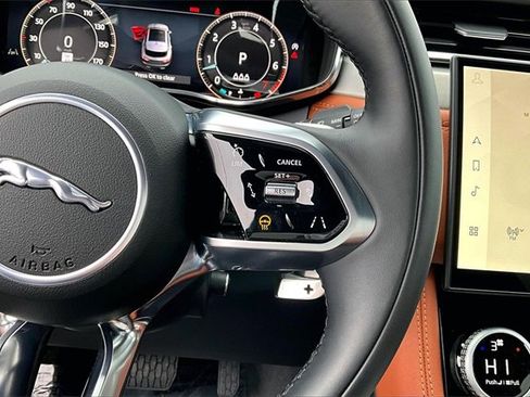 Used 2025 Jaguar F-PACE R-Dynamic S image 12