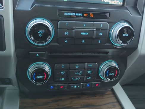 Used 2018 Ford F150 Lariat w/ Equipment Group 502A Luxury image 20