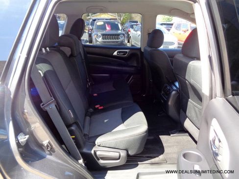 Used 2019 Nissan Pathfinder S image 19