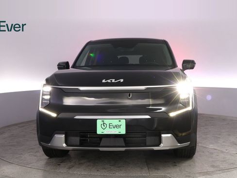 Used 2024 Kia EV9 Light Long Range RWD image 12