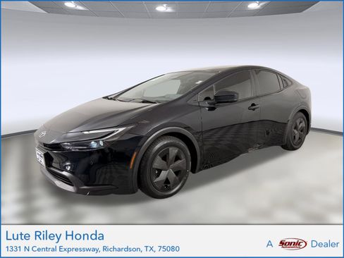 Used 2024 Toyota Prius LE image 1