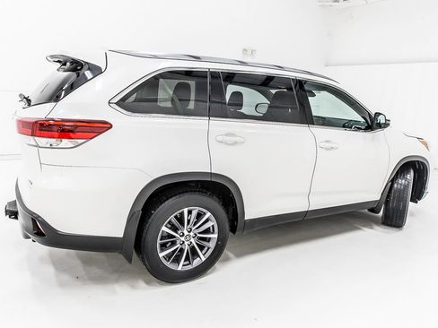 Used 2019 Toyota Highlander XLE AWD/4WD image 8