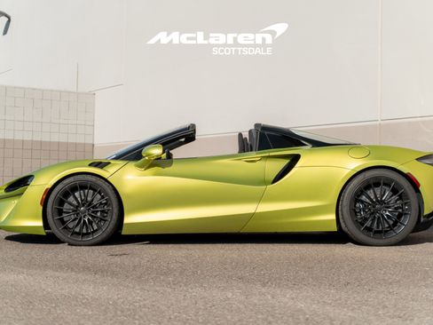 Used 2025 McLaren Artura Spider image 4
