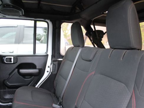 Used 2018 Jeep Wrangler Unlimited Rubicon AWD/4WD image 17