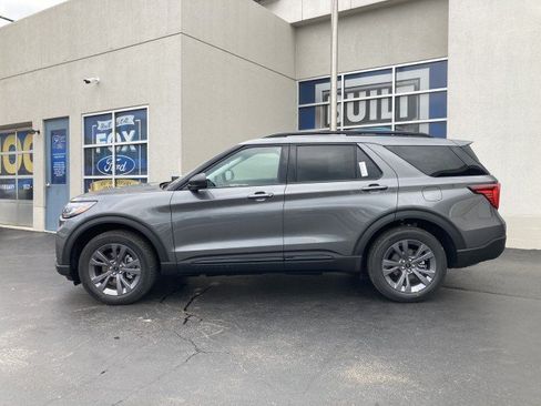 New 2026 Ford Explorer Active w/ Active Comfort Package AWD/4WD image 4
