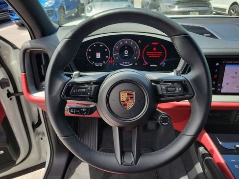 Certified 2025 Porsche Cayenne AWD/4WD image 32