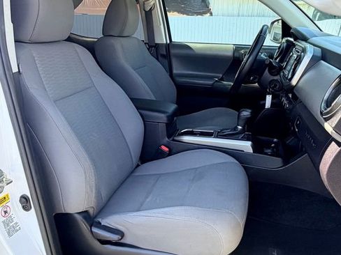 Used 2017 Toyota Tacoma SR5 AWD/4WD image 20