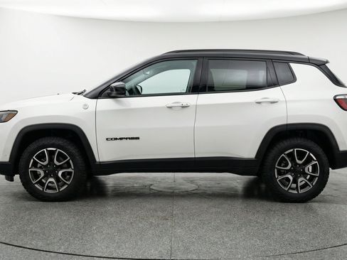 Used 2025 Jeep Compass Trailhawk AWD/4WD image 5