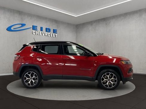 Used 2025 Jeep Compass Limited image 3