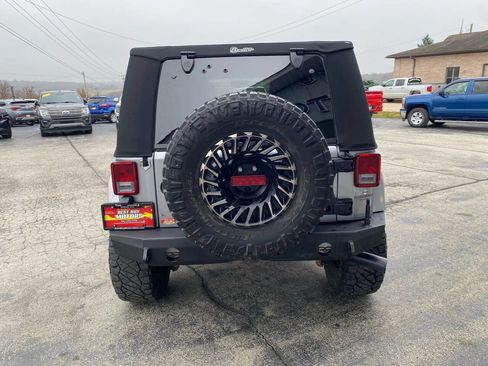 Used 2015 Jeep Wrangler Unlimited Sahara w/ Connectivity Group image 5