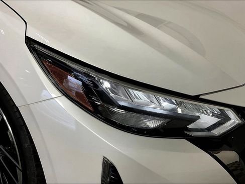 Used 2024 Nissan Sentra SR w/ SR Premium Package image 39