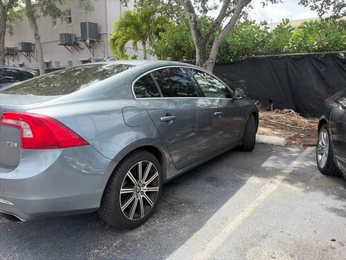 Used 2016 Volvo S60 T5 Inscription Platinum FWD image 4