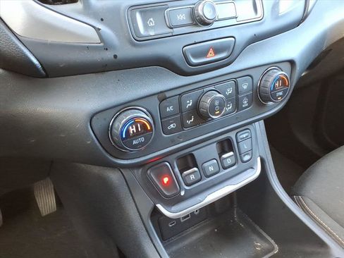 Used 2019 GMC Terrain SLE w/ Driver Convenience Package image 17