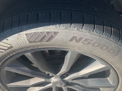 Used 2017 Ford Explorer XLT w/ Equipment Group 202A image 10