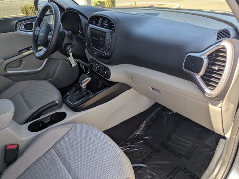 Certified 2025 Kia Soul LX FWD image 12