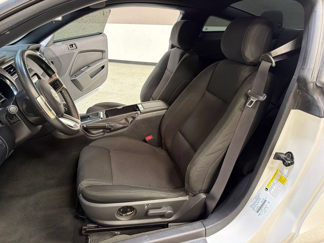 Used 2014 Ford Mustang GT RWD image 23