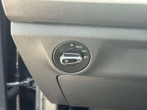 Used 2022 Volkswagen Jetta SE FWD image 19