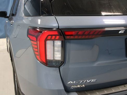 Used 2025 Ford Explorer Active image 40
