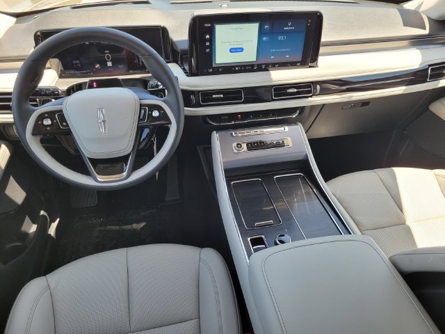 Used 2025 Lincoln Aviator AWD w/ Equipment Group 101A image 7