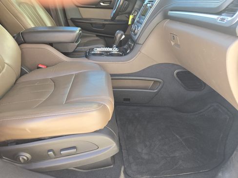 Used 2017 GMC Acadia Limited SLT image 16