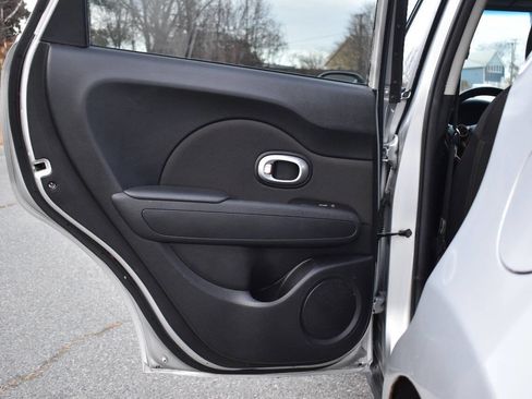 Used 2018 Kia Soul + image 10