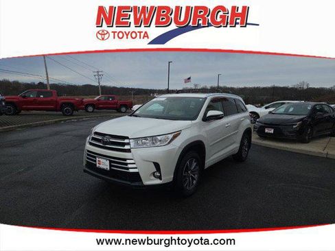 Certified 2018 Toyota Highlander XLE image 1