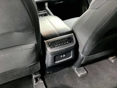 Used 2024 Nissan Pathfinder SV FWD image 27
