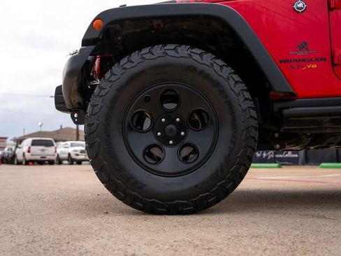 Used 2017 Jeep Wrangler Unlimited Rubicon w/ Connectivity Group AWD/4WD image 22