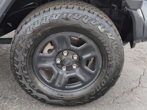 Used 2018 Jeep Wrangler Unlimited Sport AWD/4WD image 9